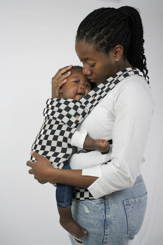 PRE-ORDER | Portabebé ergonómico mömo chess