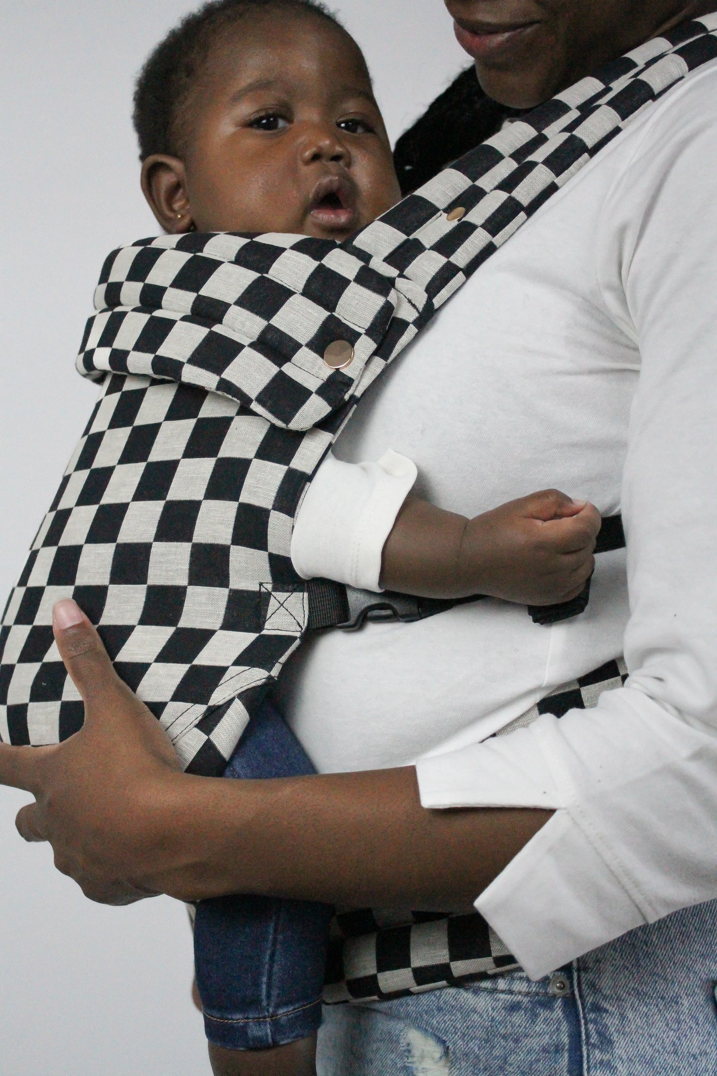 PRE-ORDER | Portabebé ergonómico mömo chess