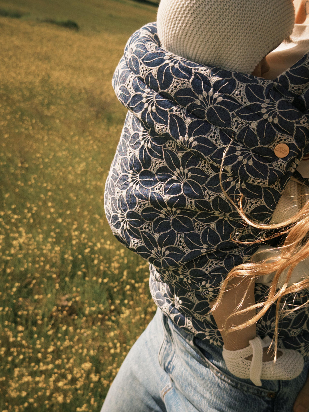 Portabebé “Apron Flower” Mömo X Elevenmia